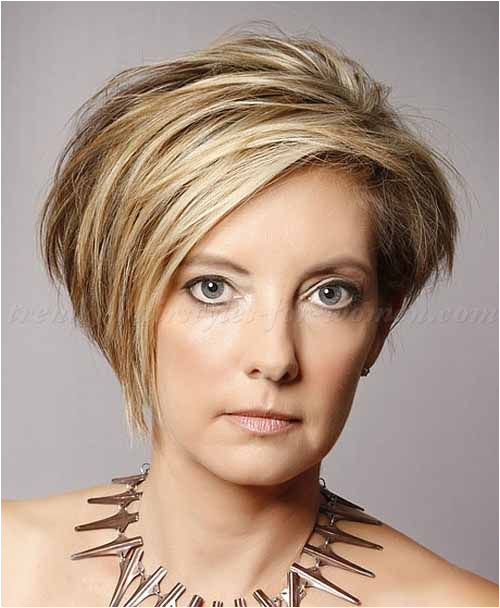 Cropped cuts are perfect for aged women This cool short haircut will give you a classic vintage look from 1940 Oval face shapes will rock