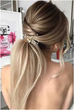 30 Super Cute Christmas Hairstyles for Long Hair â Hairstyle Ideas for Perfect Look on Winter