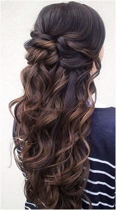 Who does not worry about their looks in prom night When it es to the prom hairstyle for fall A distinct hairstyle can make you center of attraction of