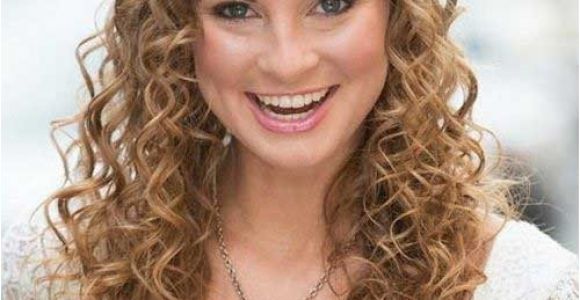 Easy Curled Hairstyles for Long Hair 35 Long Layered Curly Hair