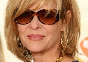 Hairstyles for 60 Year Old Woman with Glasses Kate Capshaw Short Blonde Messy Haircut with Bagns for Women Over 60