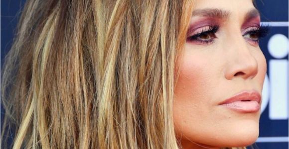 Jennifer Lopez Hairstyles 2019 Jennifer Lopez Short Bob Hair Cut with Blonde Balayage Hair Color