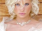 Wedding Hairstyles for Short Hair 2018 2018 Wedding Hairstyles and Make Up Guide for Short Hair