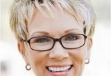 Women S Hairstyles Over 50 Glasses Pixie Haircuts for Women Over 50